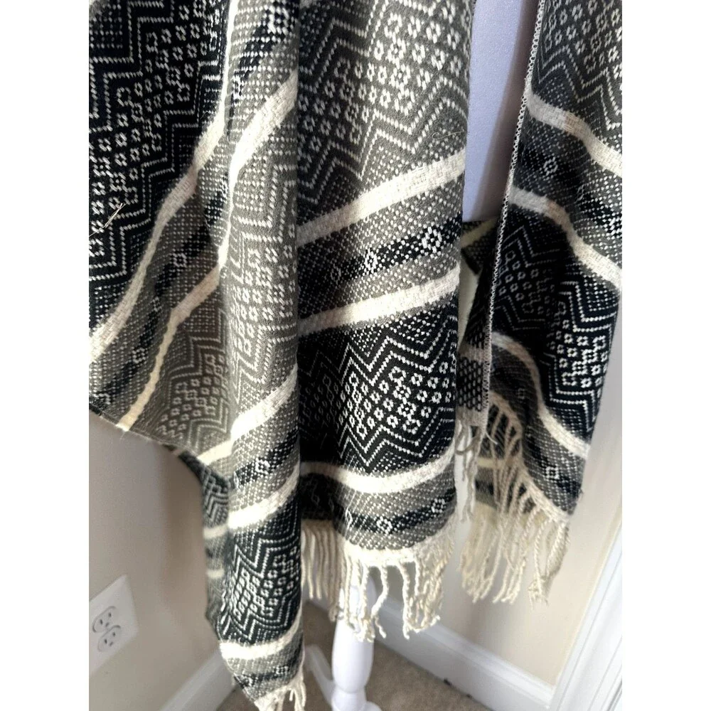 Torrid Ruana Wrap Geometric Print Azrec Western Fringe Cape Sz O/S